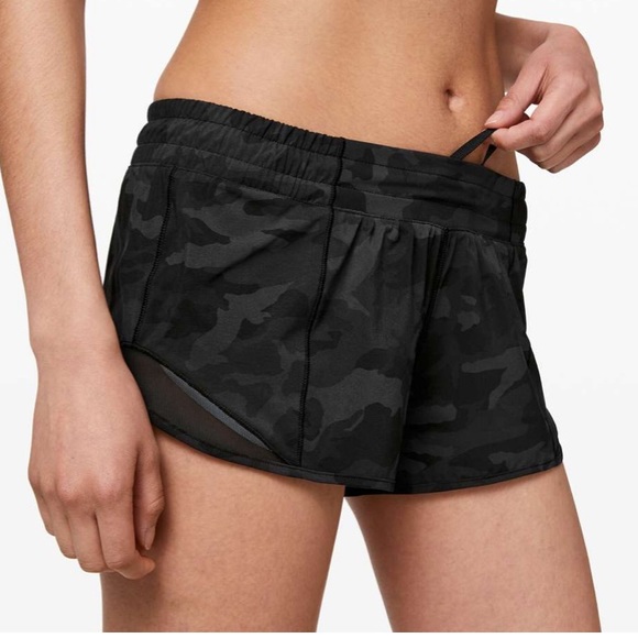Lululemon Hotty Hot Low Rise Shorts 2.5” Black Multi Incognito Camo Size 10 Tall - Picture 3 of 13